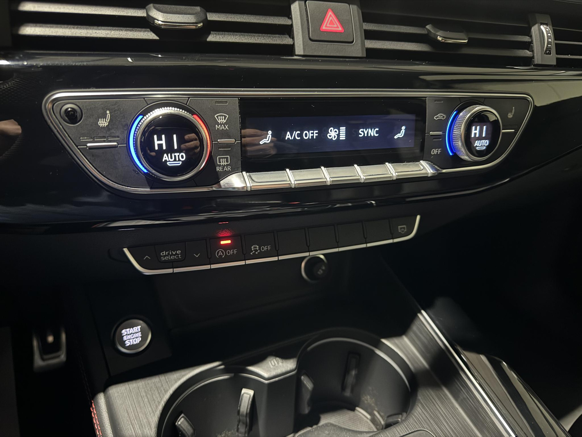 Audi A4 Avant 35 TFSI Sport S line black edition XV814Z