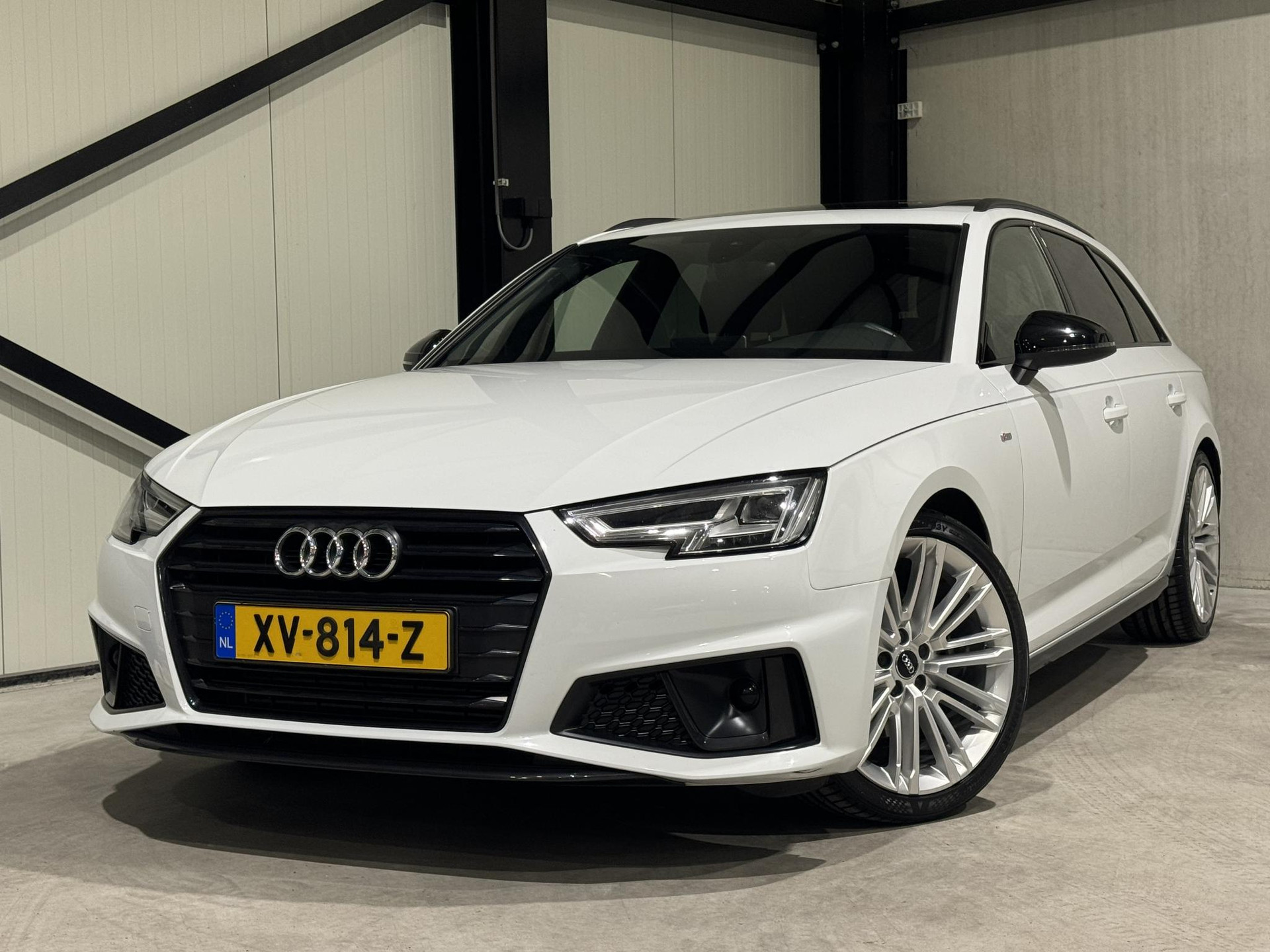 Audi A4 Avant 35 TFSI Sport S line black edition XV814Z