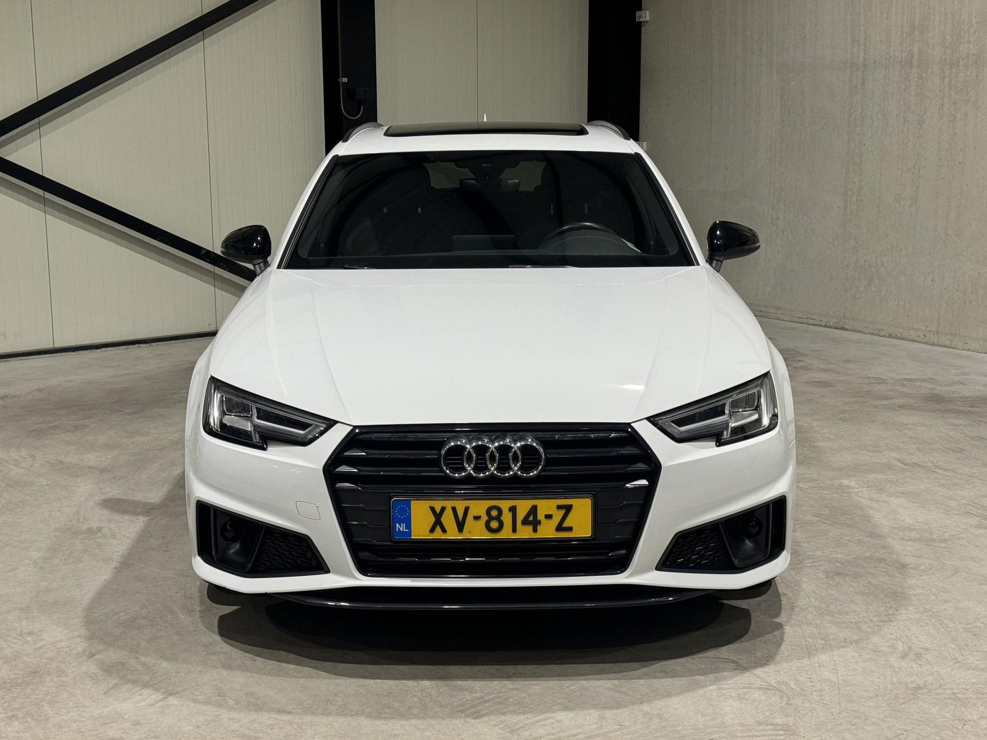 Audi A4 Avant 35 TFSI Sport S line black edition XV814Z
