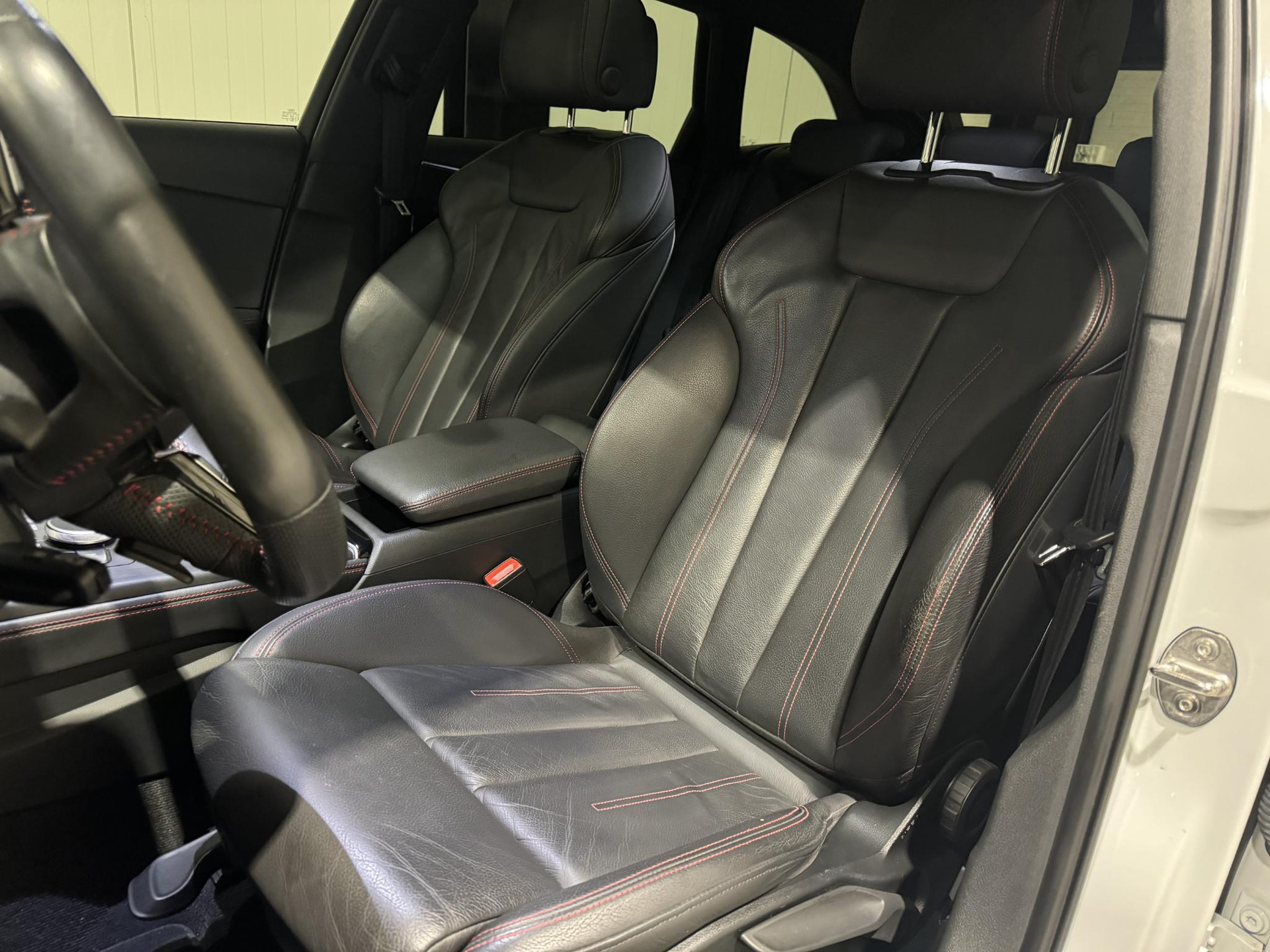 Audi A4 Avant 35 TFSI Sport S line black edition XV814Z