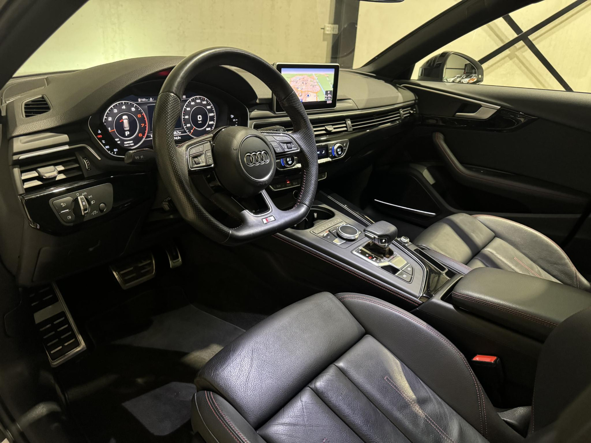 Audi A4 Avant 35 TFSI Sport S line black edition XV814Z