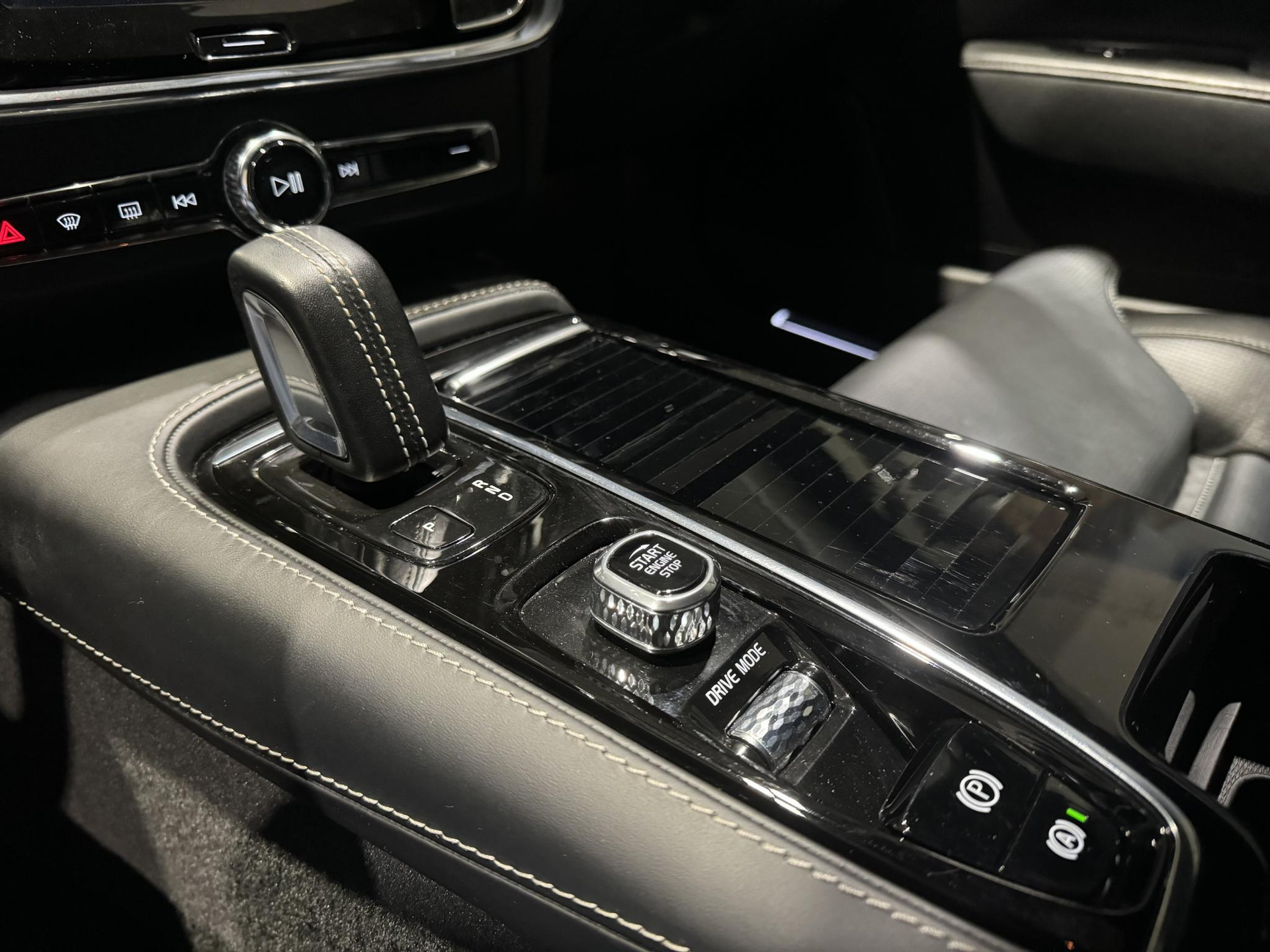 Volvo S90 2.0 T8 AWD R-Design JRB32Z