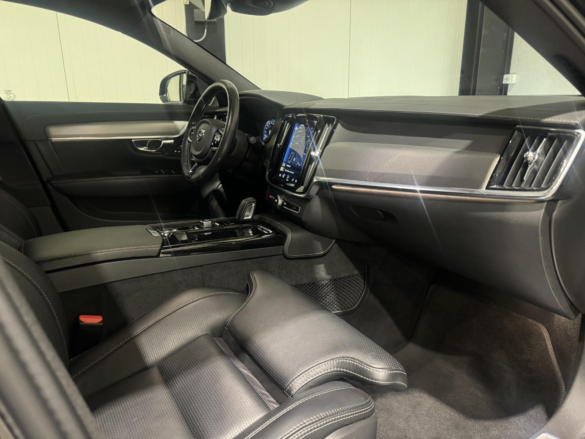 Volvo S90 2.0 T8 AWD R-Design JRB32Z