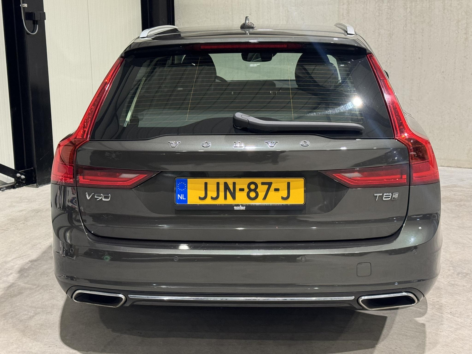 Volvo V90 2.0 T8 AWD Momentum Pro JJN87J