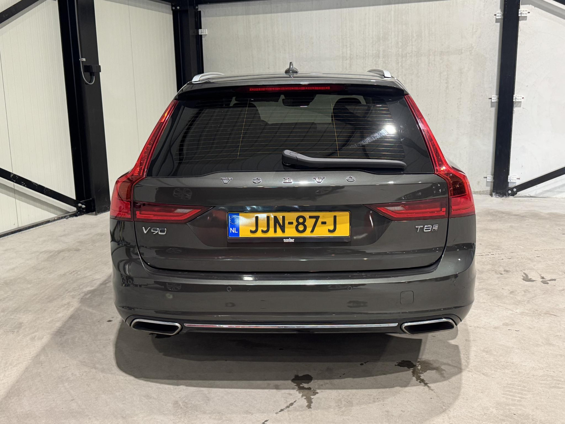 Volvo V90 2.0 T8 AWD Momentum Pro JJN87J