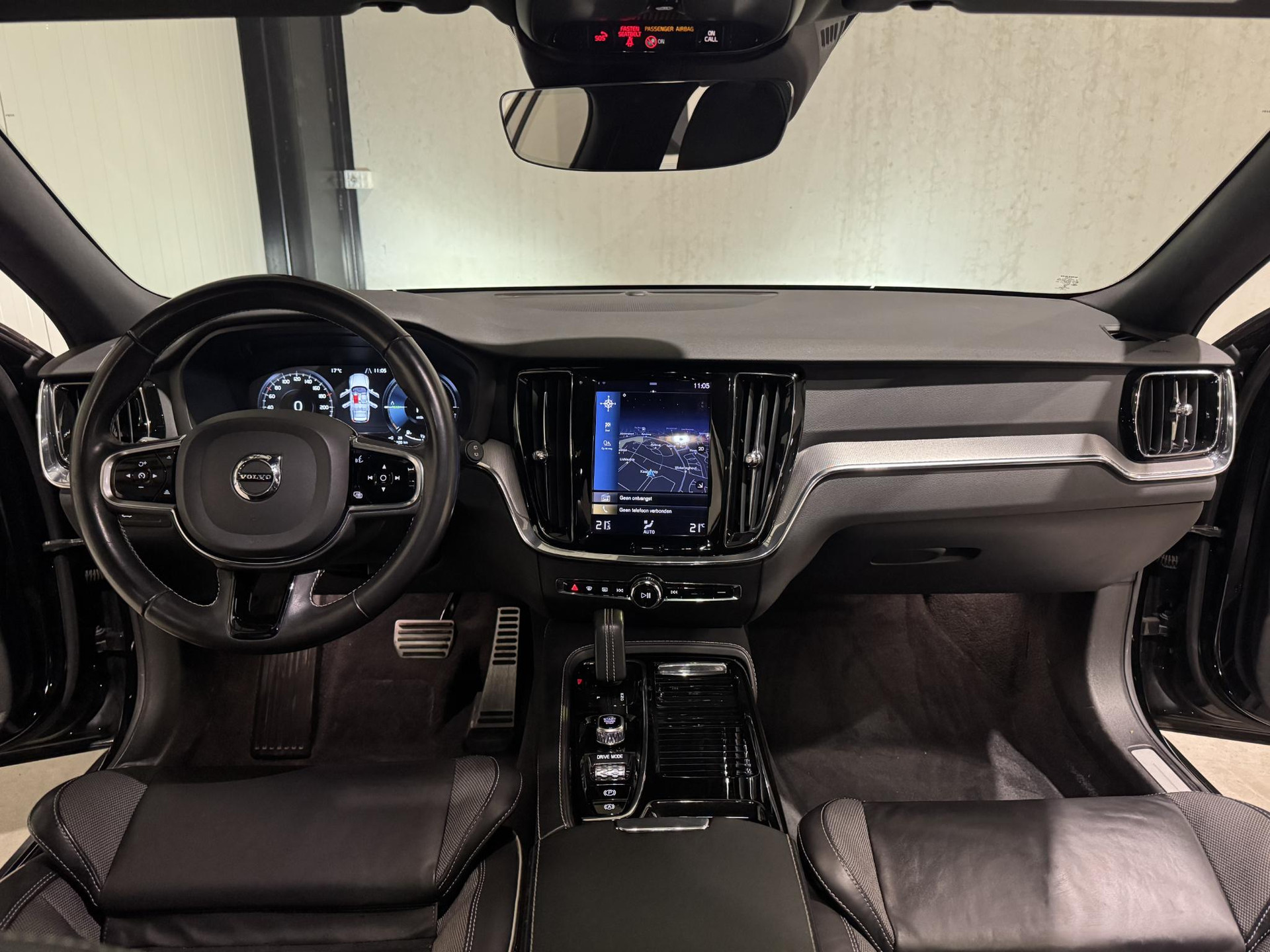 Volvo V60 2.0 T8 Recharge AWD R-Design JZV89F