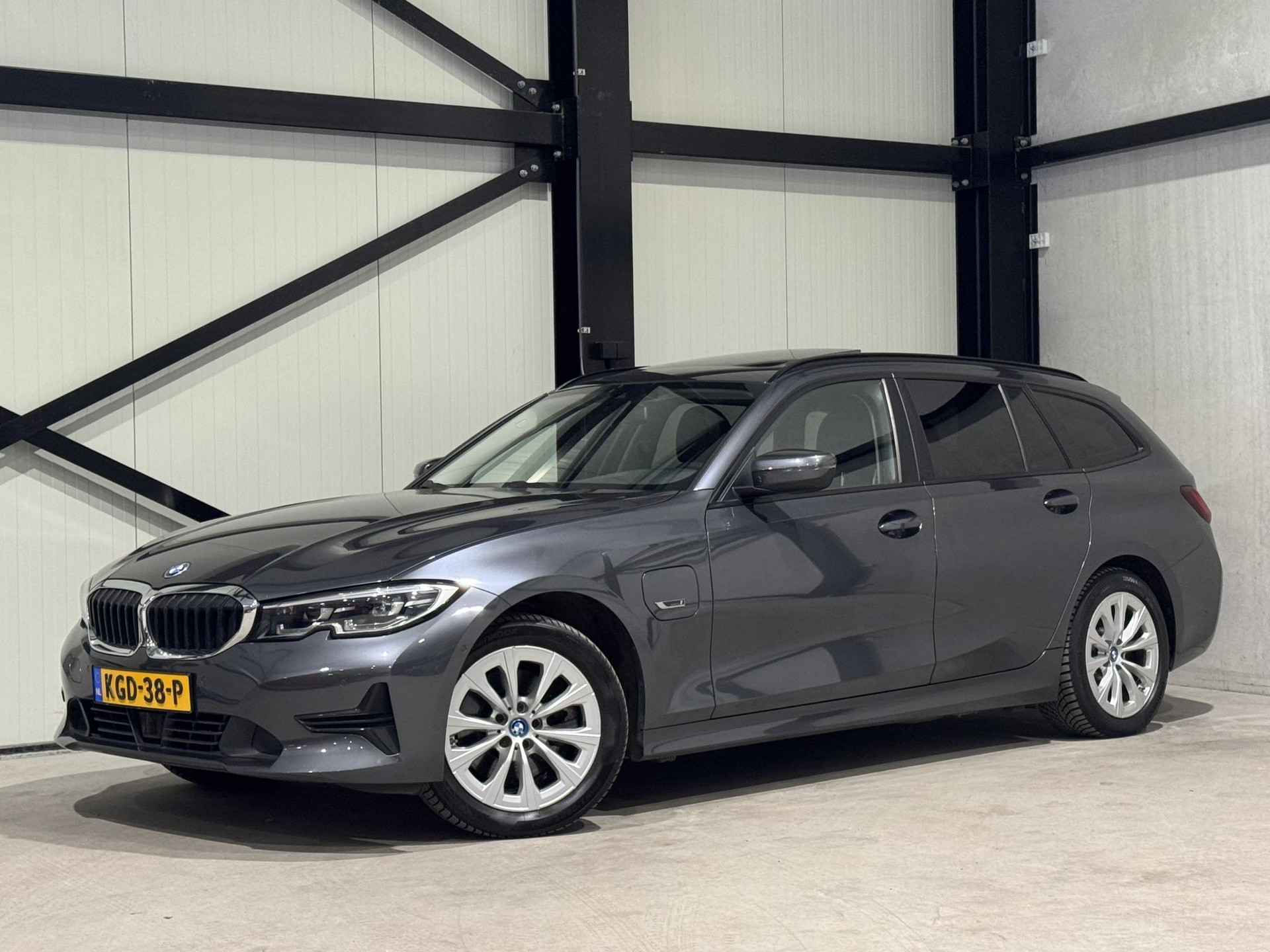BMW 3 Serie Touring 320e xDrive Business KGD38P