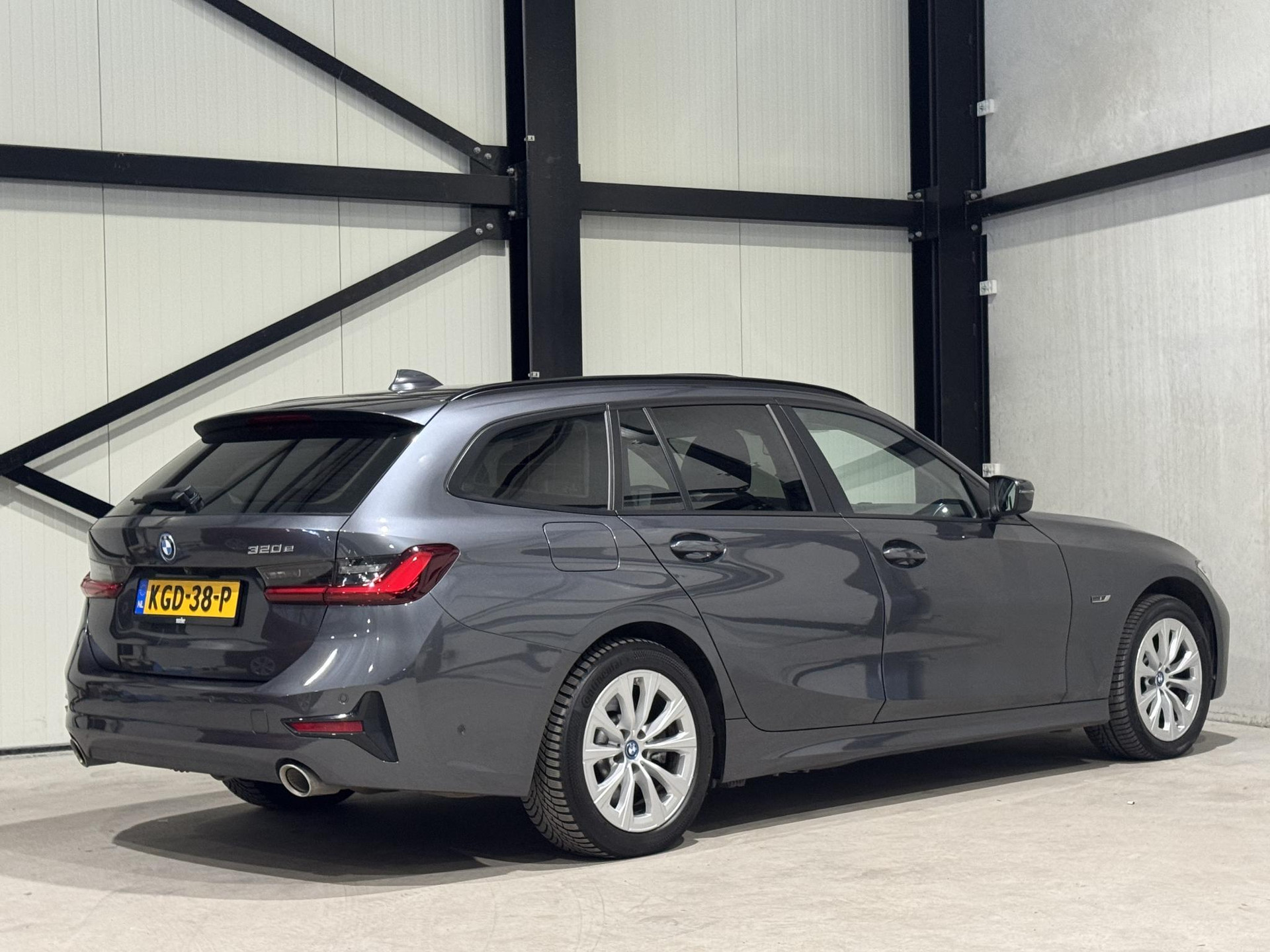BMW 3 Serie Touring 320e xDrive Business KGD38P