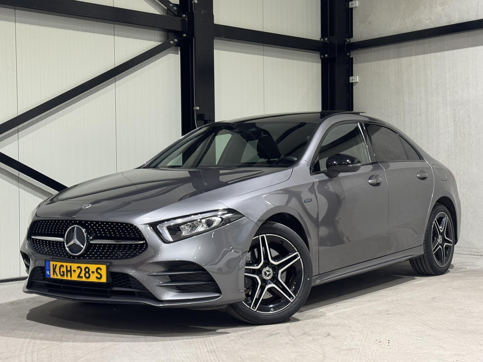 Mercedes-Benz A-Klasse 250 e AMG KGH28S